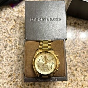 Has some scratches on the face good condition